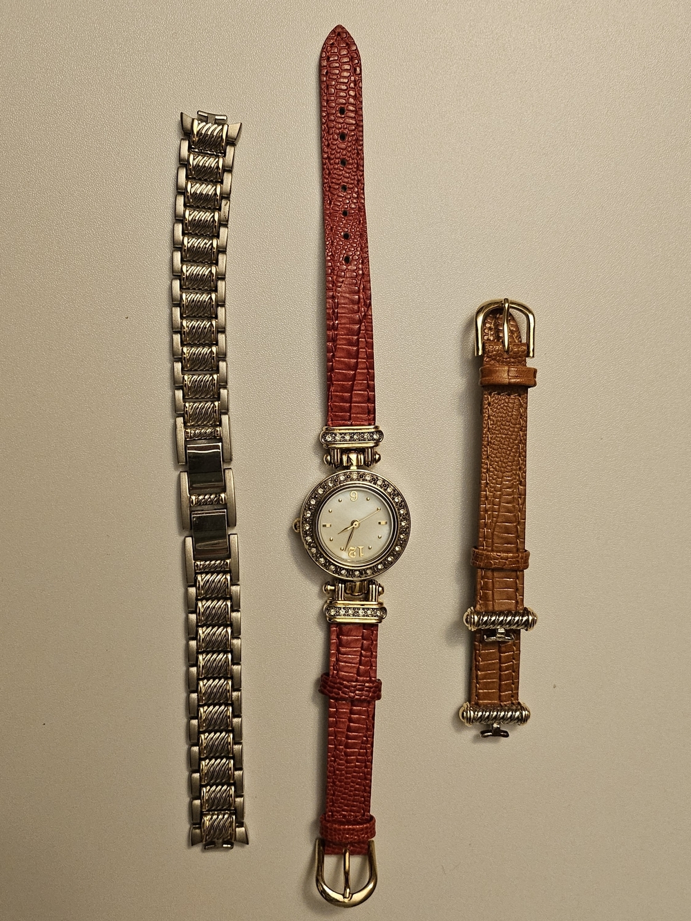 Elegant Watch With Interchangeable Bands